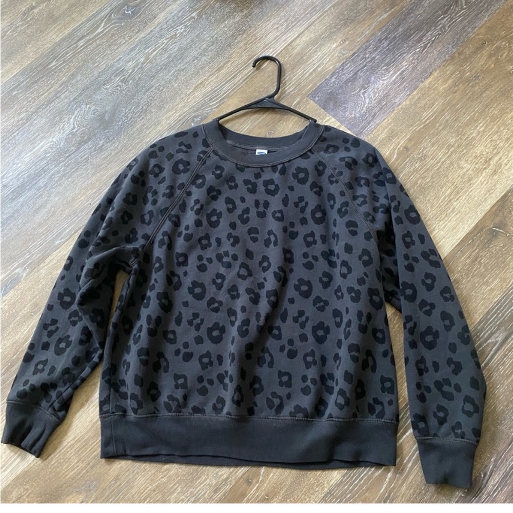 Old navy cheetah crew neck sweatshirt